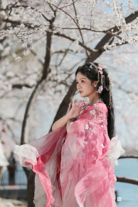 , Изумительная весна в Пекине: Великая Китайская стена, национальные костюмы и удивительная архитектура в фокусе
